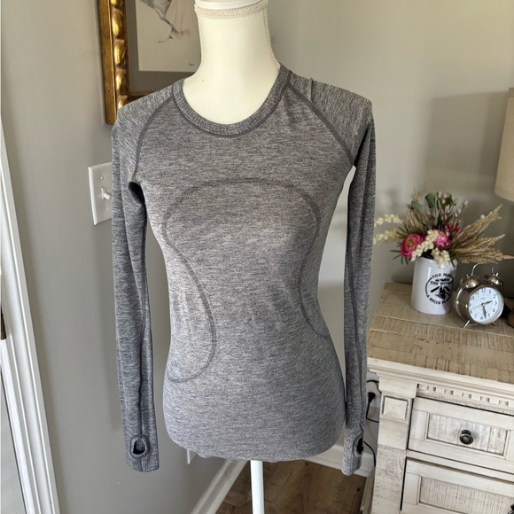 Lululemon Swiftly Tech Long Sleeve Heathered Grey size 4 EUC - Picture 1 of 9